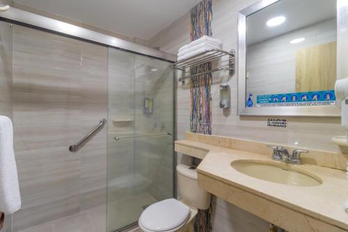 Hotel Bahia Sardina - 샤워실