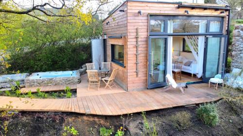 Tinyhouse Minimalus III mit Whirlpool im Grünen in Dessighofen, Deutschland