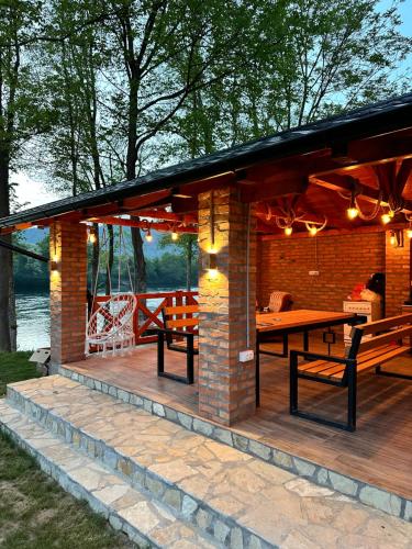 Rustic Villa Drina in Podnemić