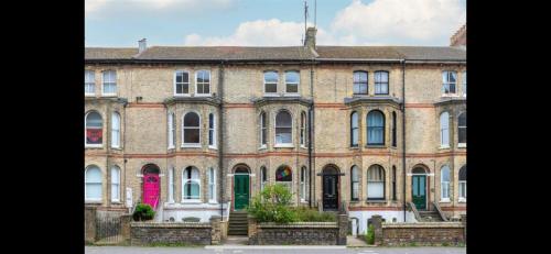 Spacious front bedroom - Lewes Road