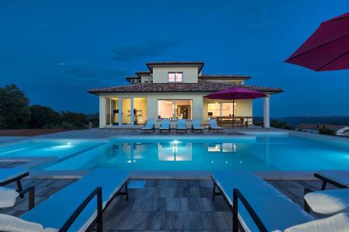 Ferienhaus mit Privatpool für 12 Personen ca 350 qm in Barban, Istrien Bucht von Raša