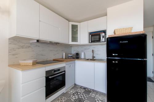 Kitchen, L'Evasion Bleue * WIFI * Bord de mer * Piscine * near Herve Cote Plage