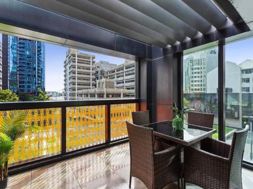 Central 2 BR apt - large balcony by Zodiak Stays, Auckland (fotografie 3)