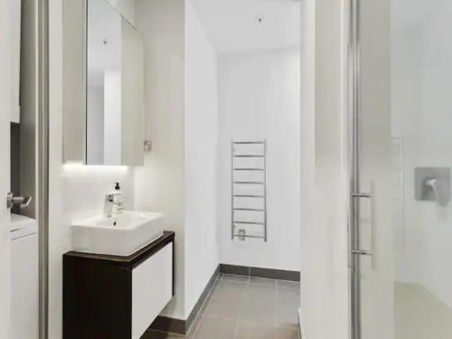 Central 2 BR apt - large balcony by Zodiak Stays, Auckland (fotografie 10)
