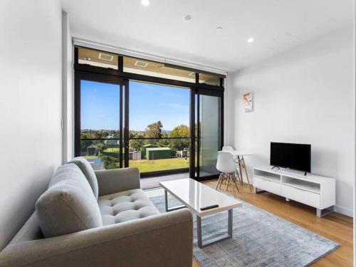 Lovely Bright Apartment - Central Takapuna!