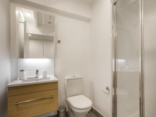 Condo in Queen St CBD w Pool and Gym Zodiak Stays - image 5