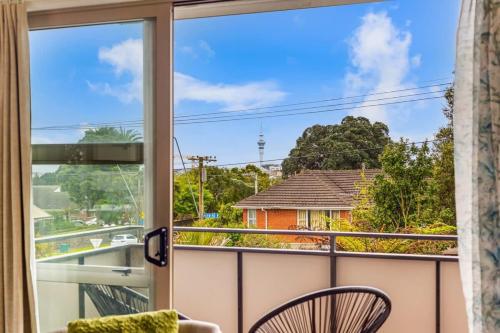 Lovely 2-Bedroom Rental with Parking Zodiak Stays in Eden Hegy