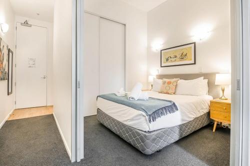 Open-plan living in the heart of CBD Zodiak Stays, Auckland (photo 7)