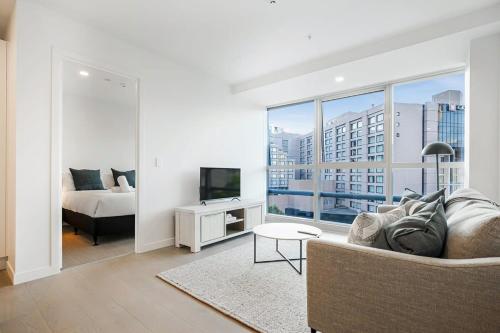 Sky Tower View CBD Apt with Pool & Gym Zodiak Stays, Auckland