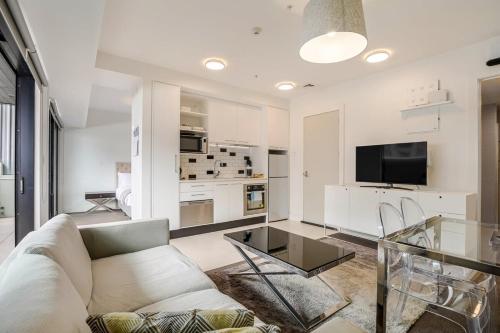 Bright & modern 1BR in Auckland CBD by Zodiak Stays, Auckland