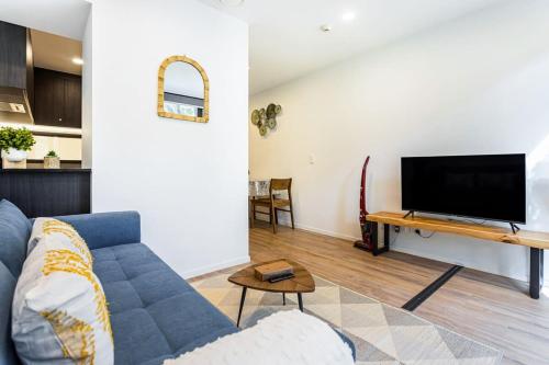 Sunny 1BR Retreat in Heart of CBD by Zodiak Stays - image 2