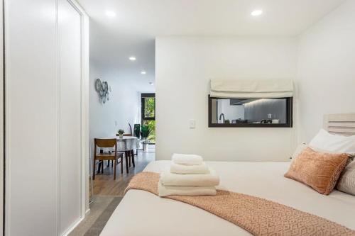 Sunny 1BR Retreat in Heart of CBD by Zodiak Stays, Auckland (foto 8)