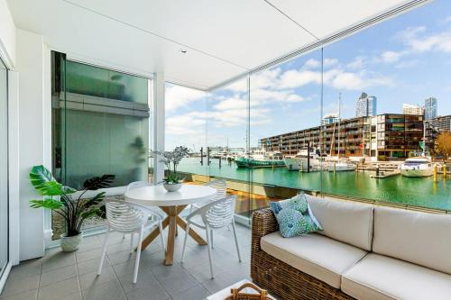 Beautiful harbour view apartment by Zodiak Stays, Auckland (zdjęcie 9)