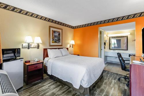Knights Inn Madera - image 10