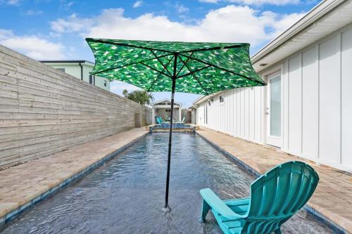 Duplex, Paradise Packs A Punch! Beachside Home, Heated Pool, Outdoor Lounge, Steps from Beach Access Duplex, Paradise Packs A Punch! Beachside Home, Heated Pool, Outdoor Lounge, Steps from Beach Access