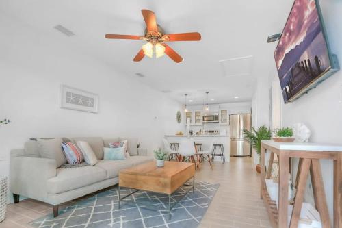 Duplex, Paradise Packs A Punch! Beachside Home, Heated Pool, Outdoor Lounge, Steps from Beach Access Duplex, Paradise Packs A Punch! Beachside Home, Heated Pool, Outdoor Lounge, Steps from Beach Access