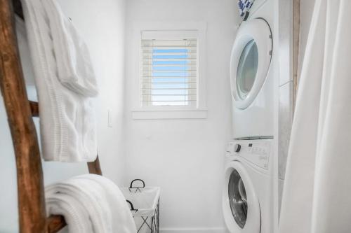 Duplex, Paradise Packs A Punch! Beachside Home, Heated Pool, Outdoor Lounge, Steps from Beach Access Duplex, Paradise Packs A Punch! Beachside Home, Heated Pool, Outdoor Lounge, Steps from Beach Access