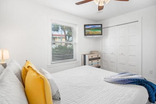 Duplex, Paradise Packs A Punch! Beachside Home, Heated Pool, Outdoor Lounge, Steps from Beach Access Duplex, Paradise Packs A Punch! Beachside Home, Heated Pool, Outdoor Lounge, Steps from Beach Access