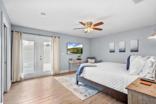 Duplex, Paradise Packs A Punch! Beachside Home, Heated Pool, Outdoor Lounge, Steps from Beach Access Duplex, Paradise Packs A Punch! Beachside Home, Heated Pool, Outdoor Lounge, Steps from Beach Access