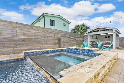 Duplex, Paradise Packs A Punch! Beachside Home, Heated Pool, Outdoor Lounge, Steps from Beach Access Duplex, Paradise Packs A Punch! Beachside Home, Heated Pool, Outdoor Lounge, Steps from Beach Access