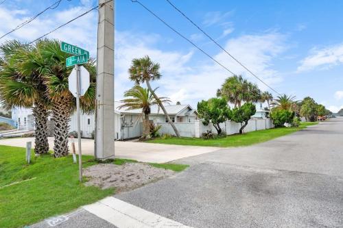 Duplex, Paradise Packs A Punch! Beachside Home, Heated Pool, Outdoor Lounge, Steps from Beach Access Duplex, Paradise Packs A Punch! Beachside Home, Heated Pool, Outdoor Lounge, Steps from Beach Access