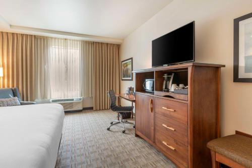 Best Western Premier Boulder Falls Inn - image 6