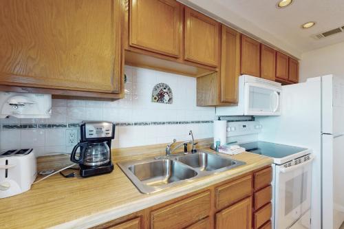 LeMar 4 2 Br condo by RedAwning – Indian Rocks Beach, FL