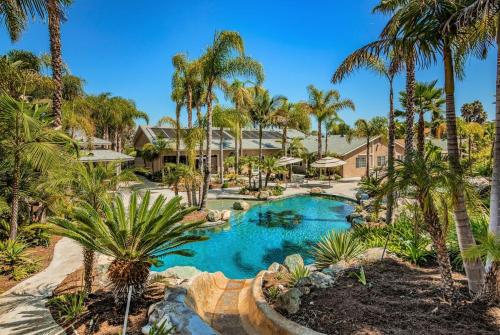 Oasis with heated pool, mini golf, hot tub & barbq area in Oceanside, Vereinigte Staaten von Amerika