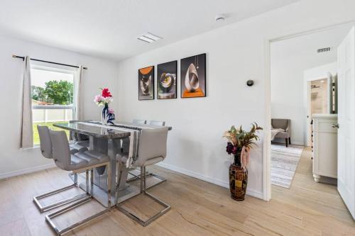 spacious 4-bedroom WITH KING BED in Palm Coast, USA