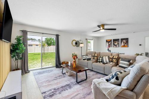 spacious 4-bedroom WITH KING BED in Palm Coast, USA