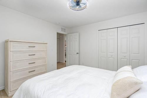 spacious 4-bedroom WITH KING BED in Palm Coast, USA