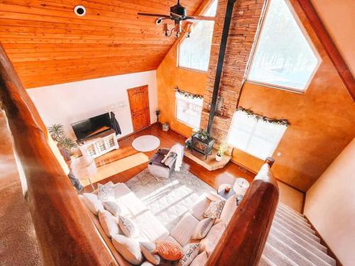 Pet Friendly Mtn Cabin on 40 Acres 2 King Beds in Leadville, USA