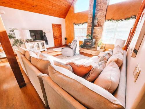 Pet Friendly Mtn Cabin on 40 Acres 2 King Beds in Leadville, USA
