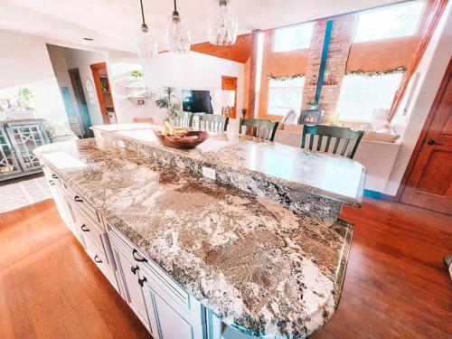Pet Friendly Mtn Cabin on 40 Acres 2 King Beds in Leadville, USA