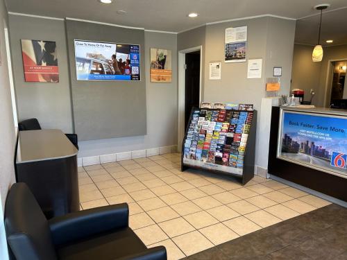 Motel 6-Stanton CA - image 14