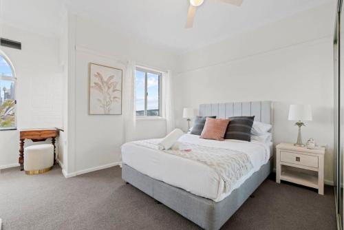 Lovely Apartment with Spectacular Views! - image 5