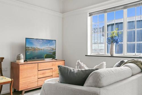 Lovely Apartment with Spectacular Views! - image 6