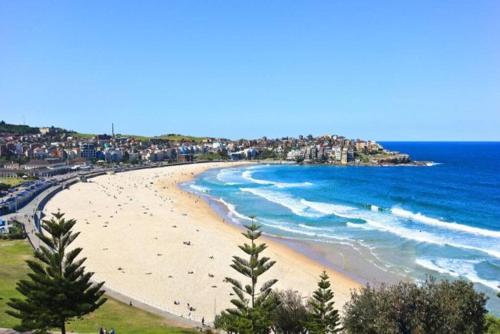 Beachfront Serenity Bondi Beach - image 2
