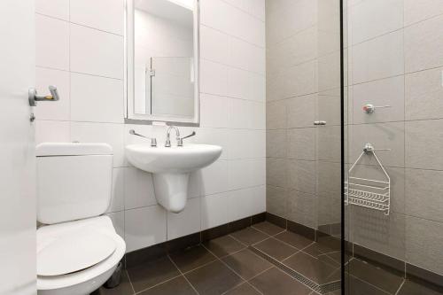 Bright Central Darlinghurst - image 2