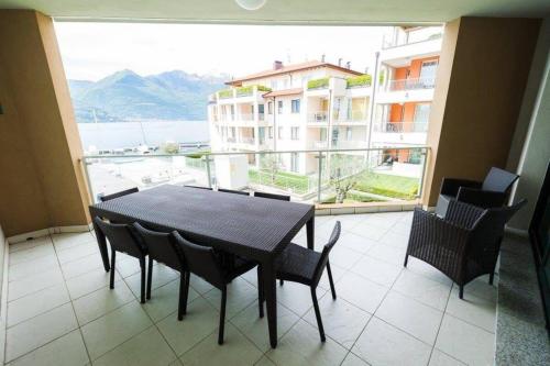  4 bedroom apartment with pool & jacuzzi in Maccagno Inferiore