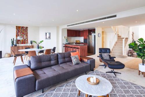 Exterior view of Penthouse Apartment in Melb CBD Perfect Location