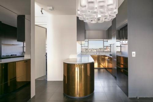 Luxury 1 Bedroom Apt with Harbour Views & Parking - image 5