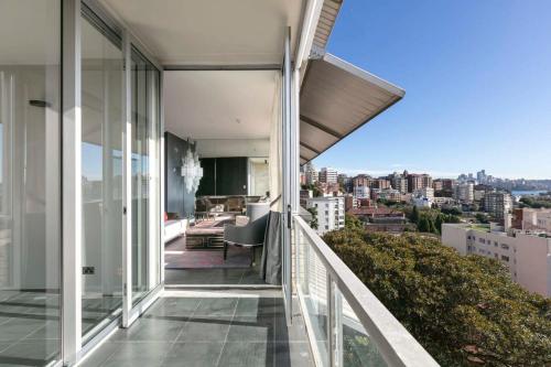 Luxury 1 Bedroom Apt with Harbour Views & Parking - image 7