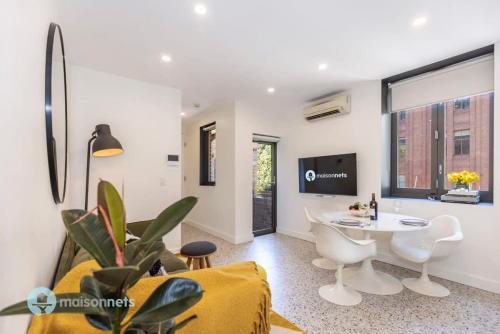 Darlinghurst Apt W A C Balcony Only A Walk To CBD - image 7
