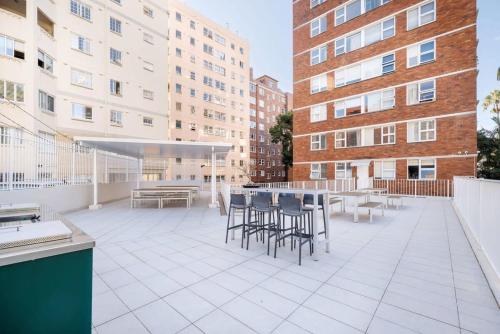 Apmnt With Parking Balcony Pool & Harbour Views - image 12