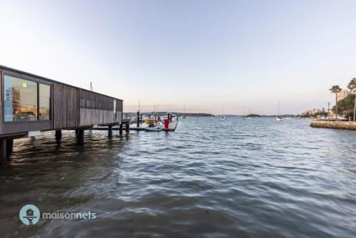 Apmnt With Parking Balcony Pool & Harbour Views - image 10