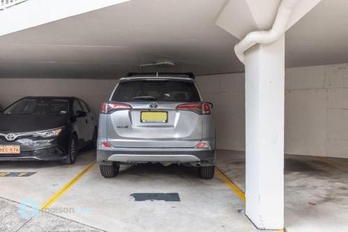 Apmnt With Parking Balcony Pool & Harbour Views - image 5