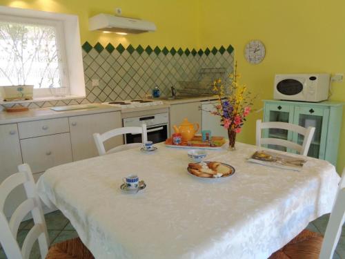 Gîte de charme avec jardin privé et décoration raffinée - FR-1-496-129 (Gite de charme avec jardin prive et decoration raffinee - FR-1-496-129) in ชอบงนิเญ เลส แบงส์