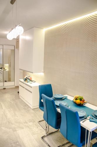 Blue Luxury Apartment - image 12