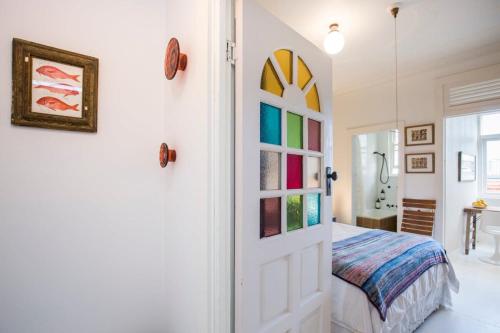 Top Floor 1 Bedroom Apt with Views Close To CBD - main image